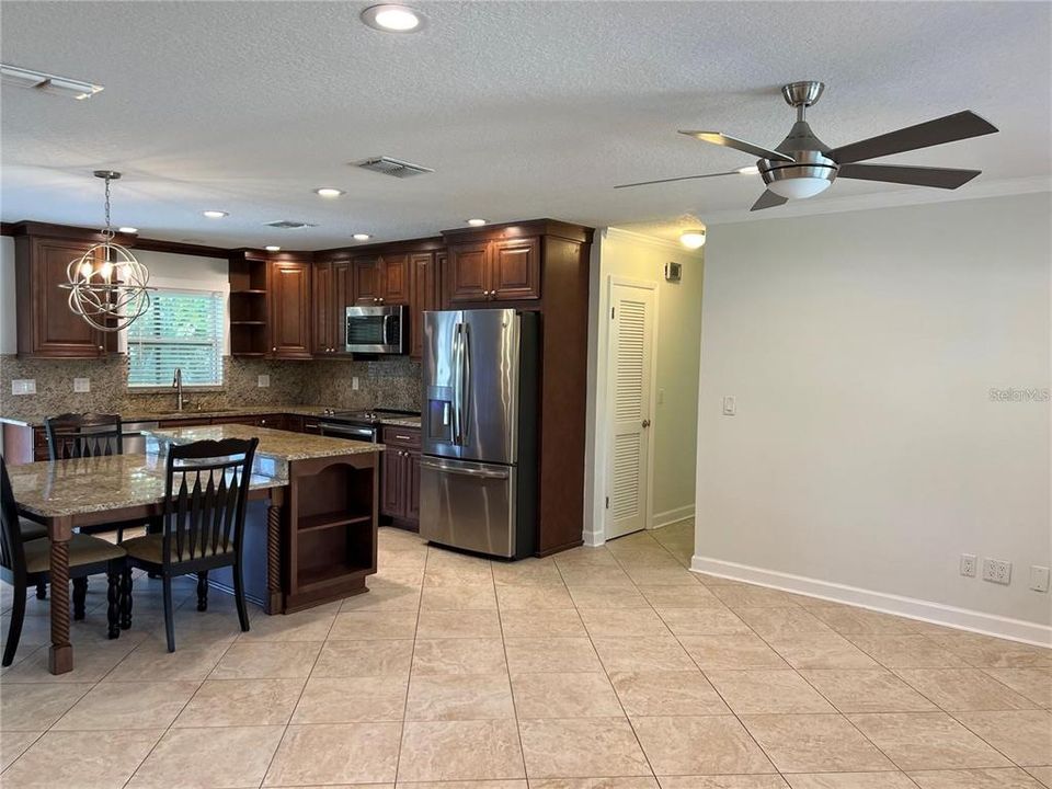 For Rent: $2,450 (3 beds, 2 baths, 1246 Square Feet)