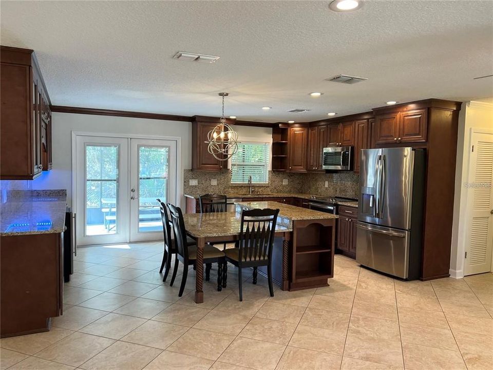 For Rent: $2,450 (3 beds, 2 baths, 1246 Square Feet)