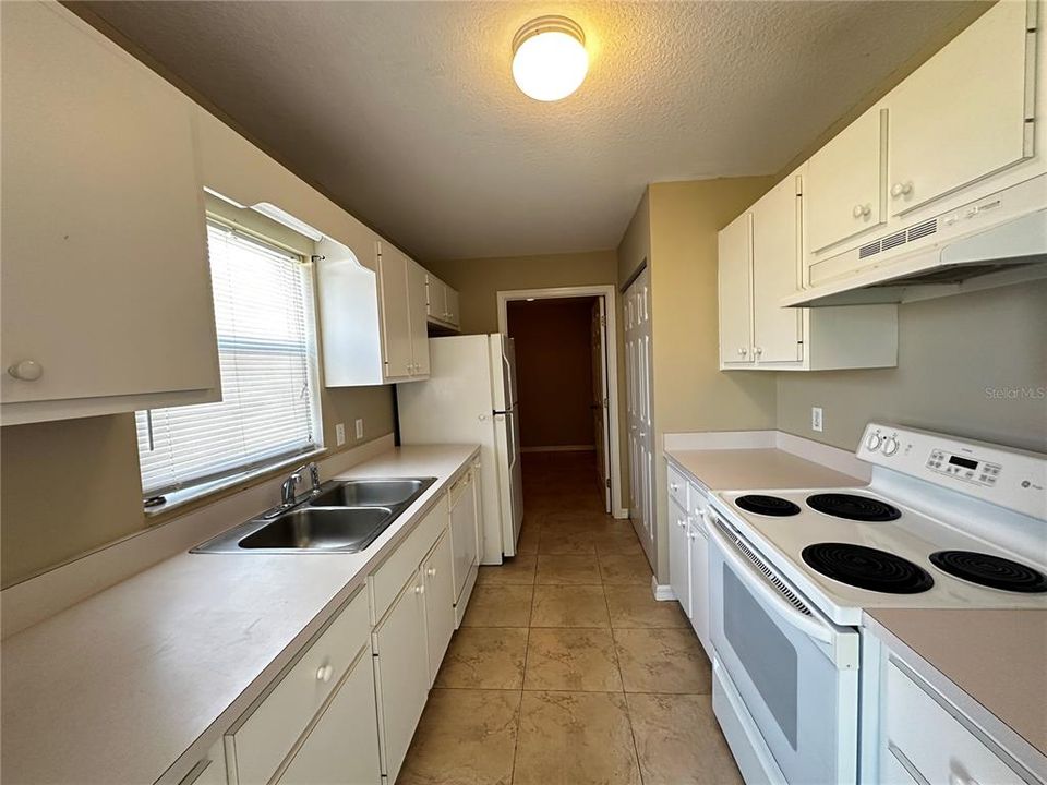 For Rent: $1,550 (3 beds, 2 baths, 1162 Square Feet)