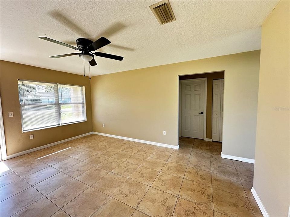 For Rent: $1,550 (3 beds, 2 baths, 1162 Square Feet)