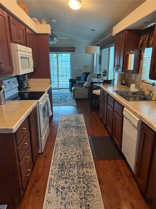 For Rent: $2,400 (1 beds, 1 baths, 518 Square Feet)