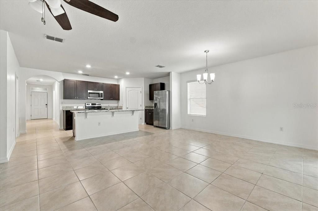 На продажу: $355,900 (4 спален, 2 ванн, 1767 Квадратных фут)