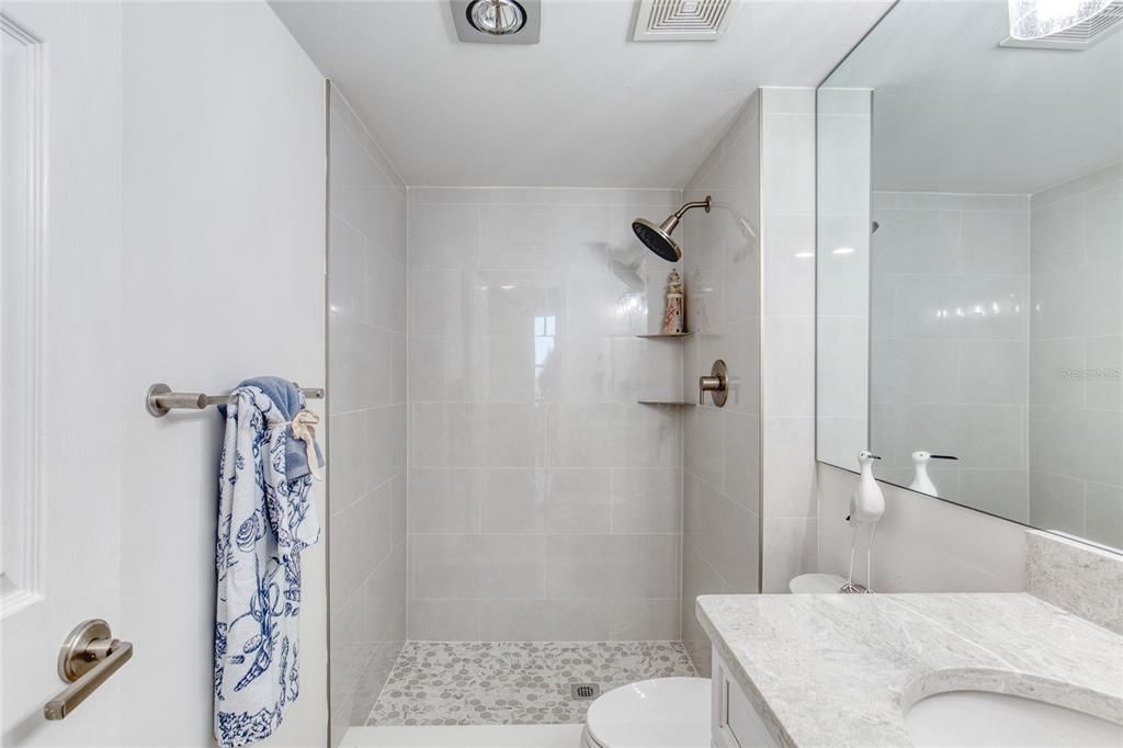 En Venta: $399,900 (2 camas, 2 baños, 1250 Pies cuadrados)