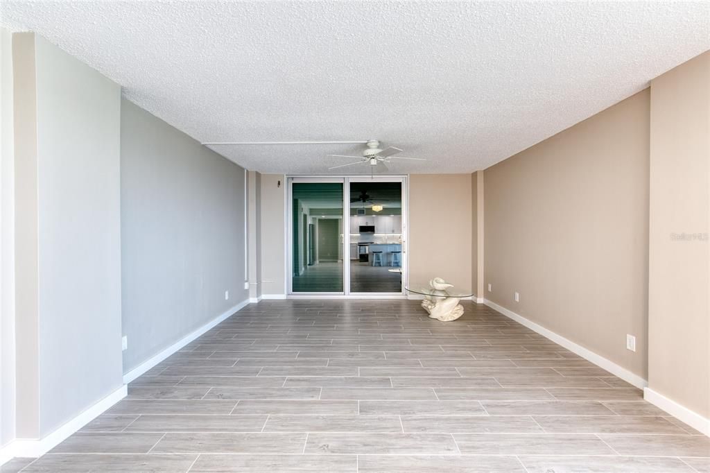 En Venta: $399,900 (2 camas, 2 baños, 1250 Pies cuadrados)
