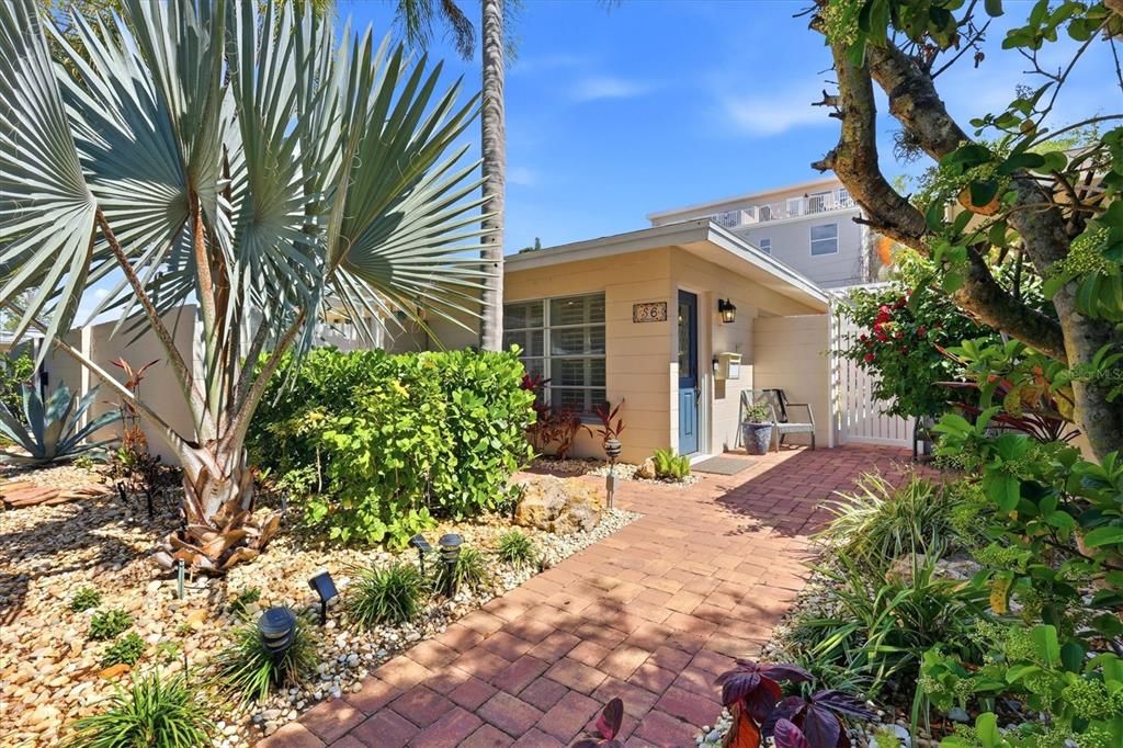 For Sale: $839,000 (2 beds, 2 baths, 1672 Square Feet)