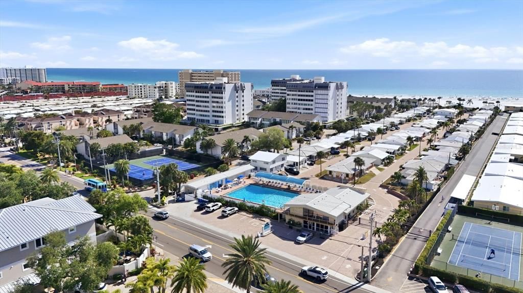 For Sale: $839,000 (2 beds, 2 baths, 1672 Square Feet)
