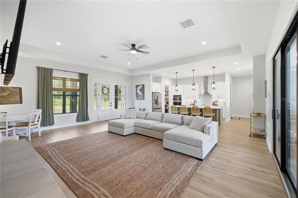 En Venta: $945,000 (4 camas, 3 baños, 2361 Pies cuadrados)