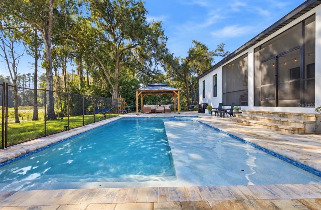 En Venta: $945,000 (4 camas, 3 baños, 2361 Pies cuadrados)