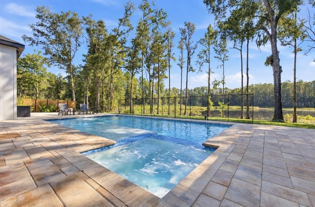 En Venta: $945,000 (4 camas, 3 baños, 2361 Pies cuadrados)