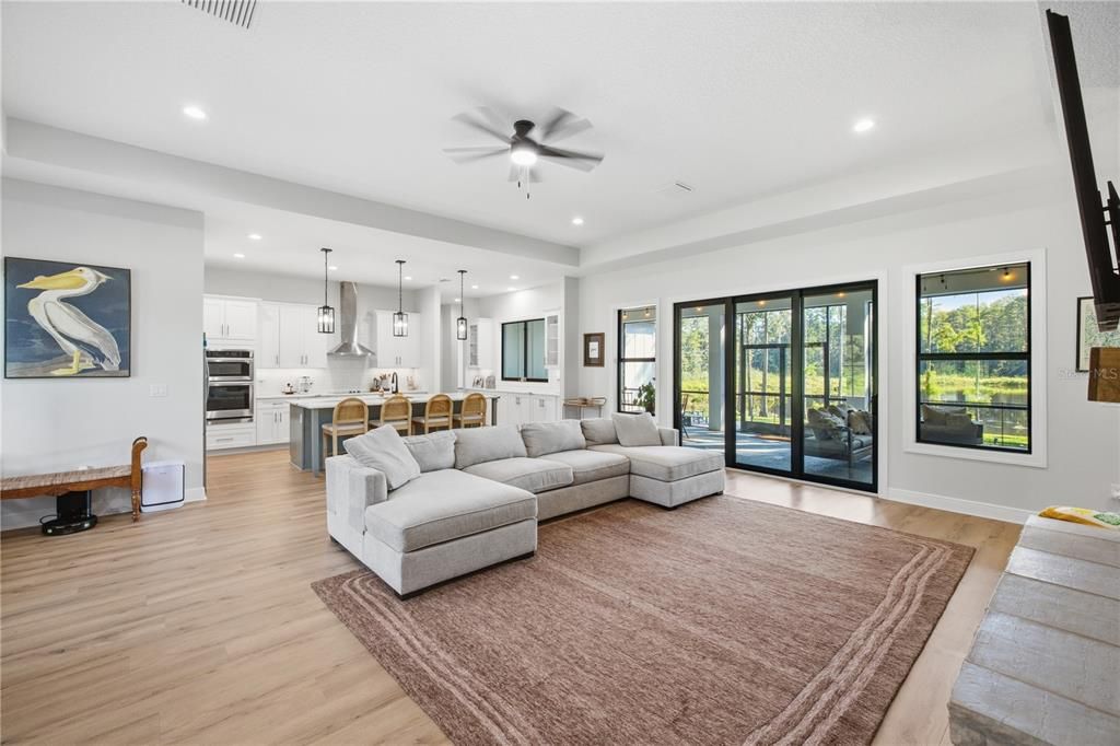 En Venta: $945,000 (4 camas, 3 baños, 2361 Pies cuadrados)