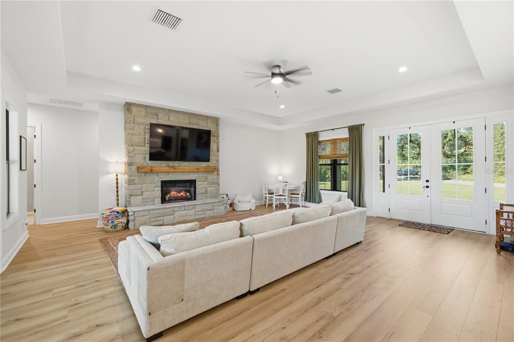 En Venta: $945,000 (4 camas, 3 baños, 2361 Pies cuadrados)