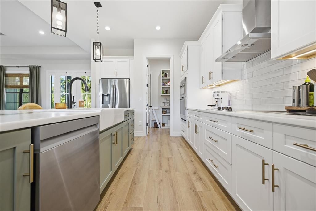 En Venta: $945,000 (4 camas, 3 baños, 2361 Pies cuadrados)