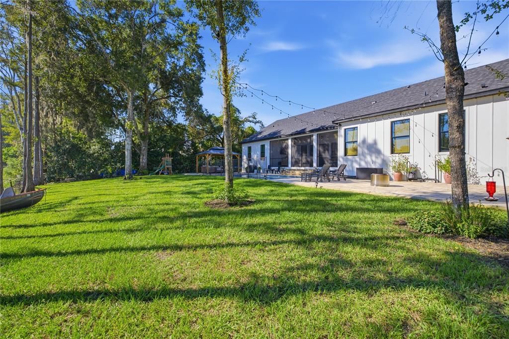En Venta: $945,000 (4 camas, 3 baños, 2361 Pies cuadrados)