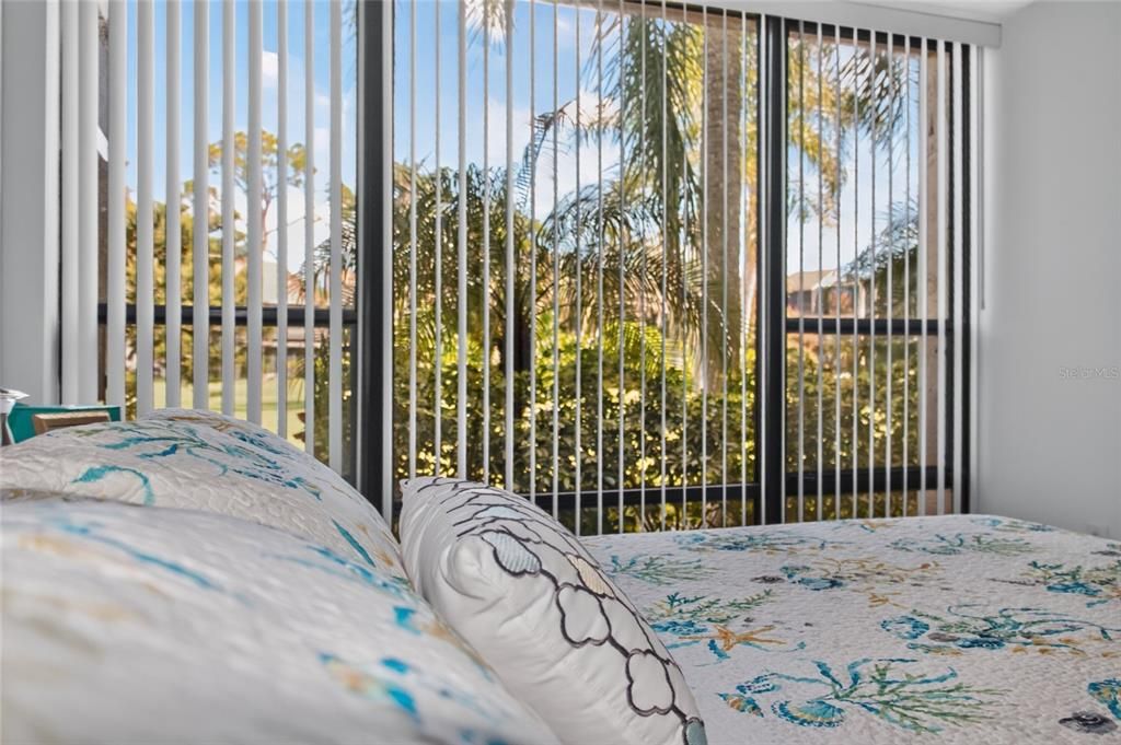 For Sale: $173,900 (2 beds, 2 baths, 940 Square Feet)