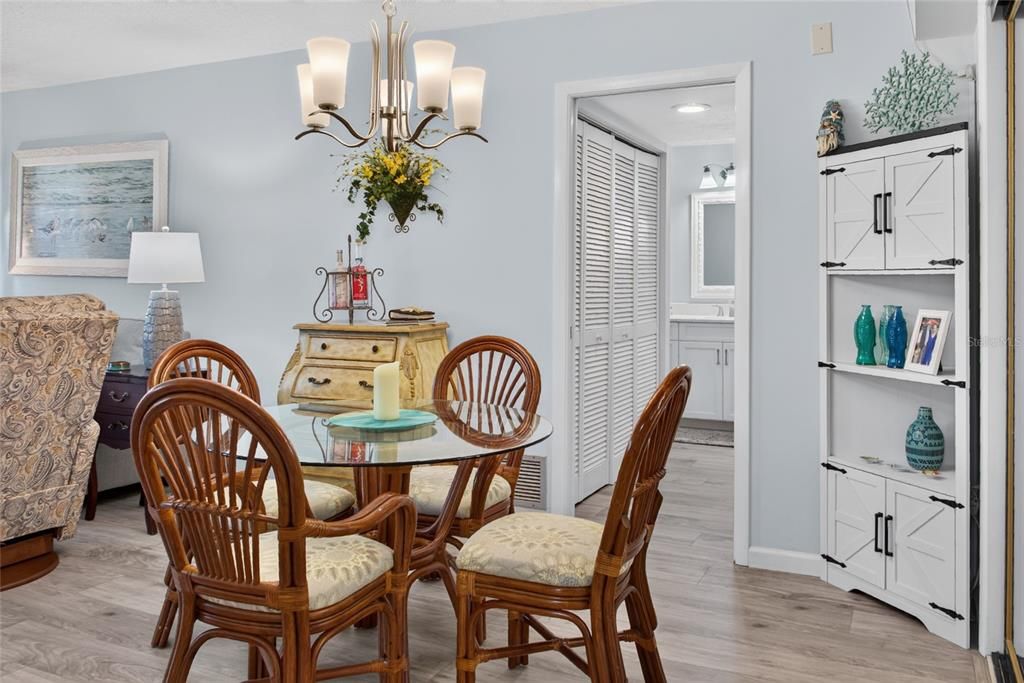 For Sale: $173,900 (2 beds, 2 baths, 940 Square Feet)