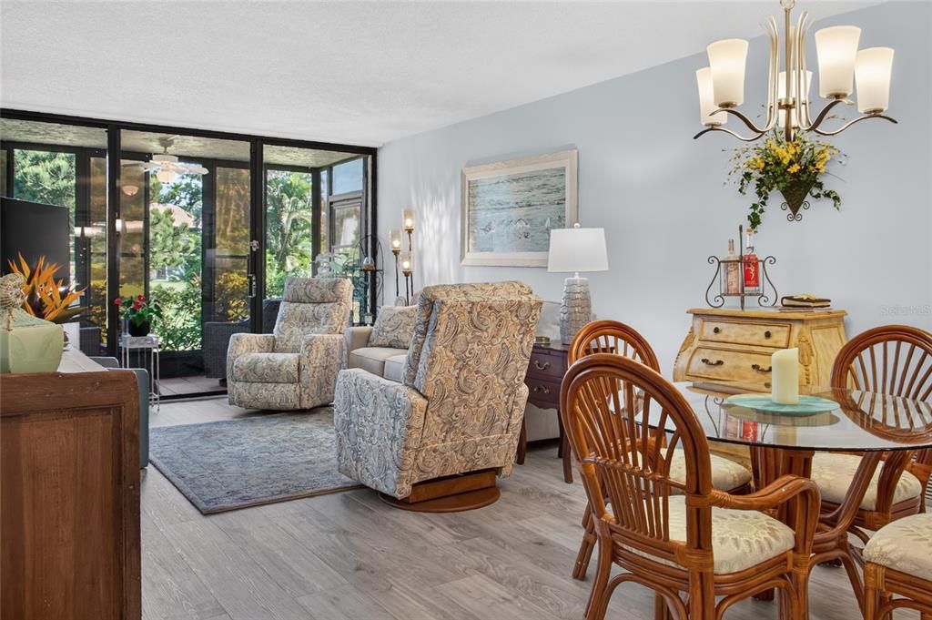 For Sale: $173,900 (2 beds, 2 baths, 940 Square Feet)