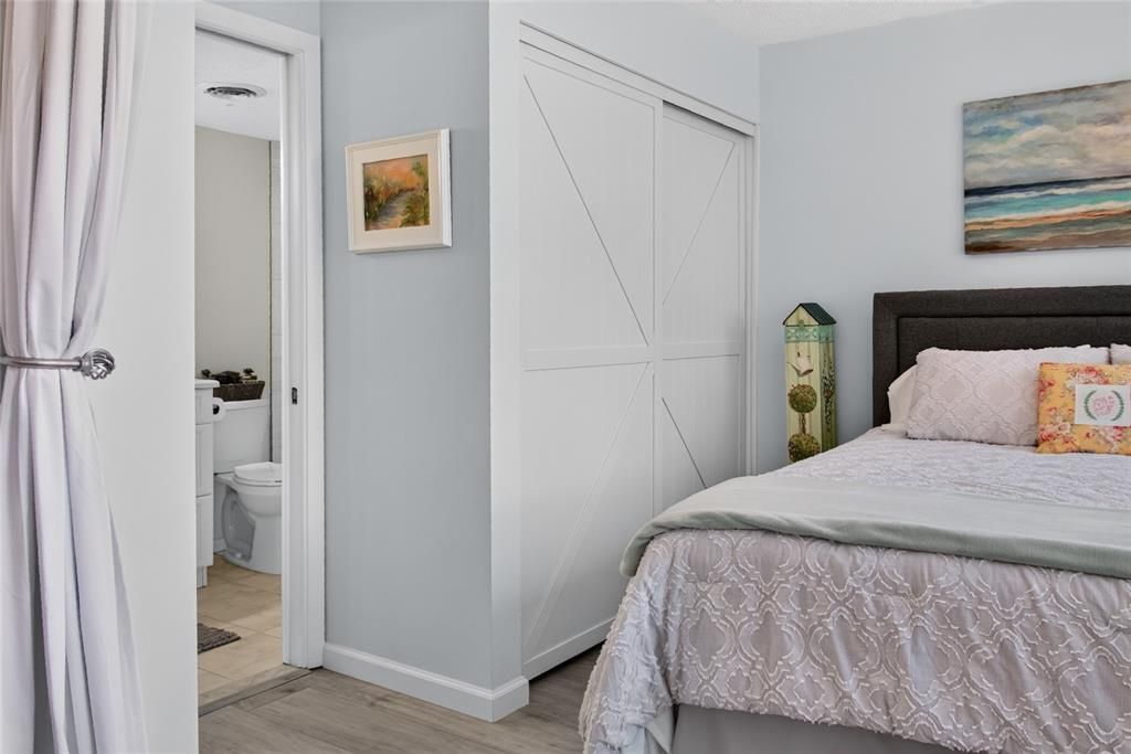 For Sale: $173,900 (2 beds, 2 baths, 940 Square Feet)