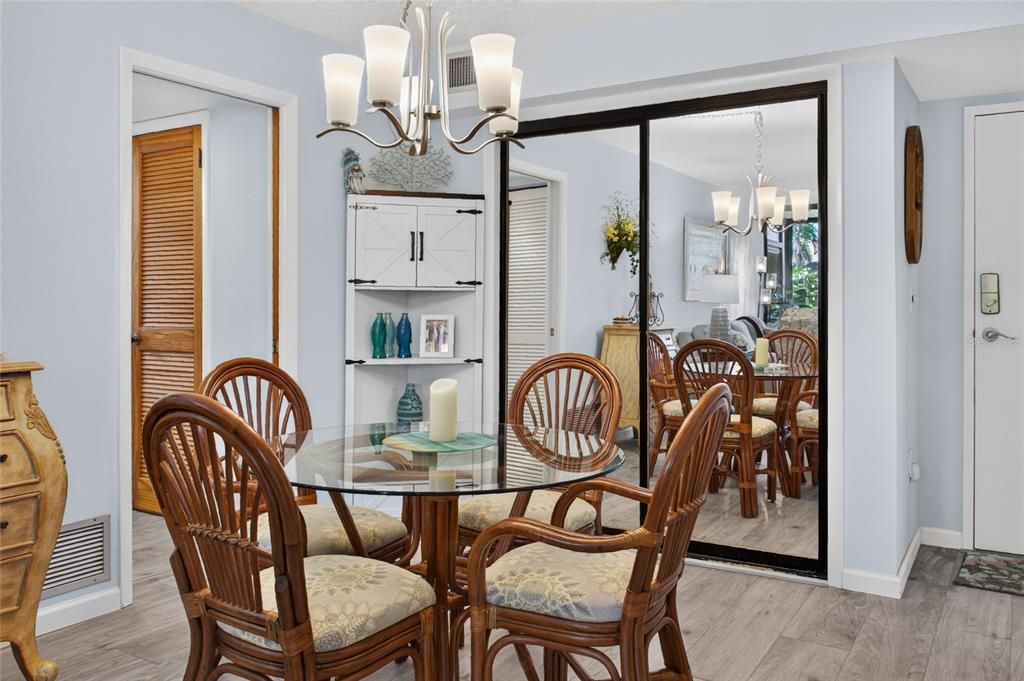 For Sale: $173,900 (2 beds, 2 baths, 940 Square Feet)
