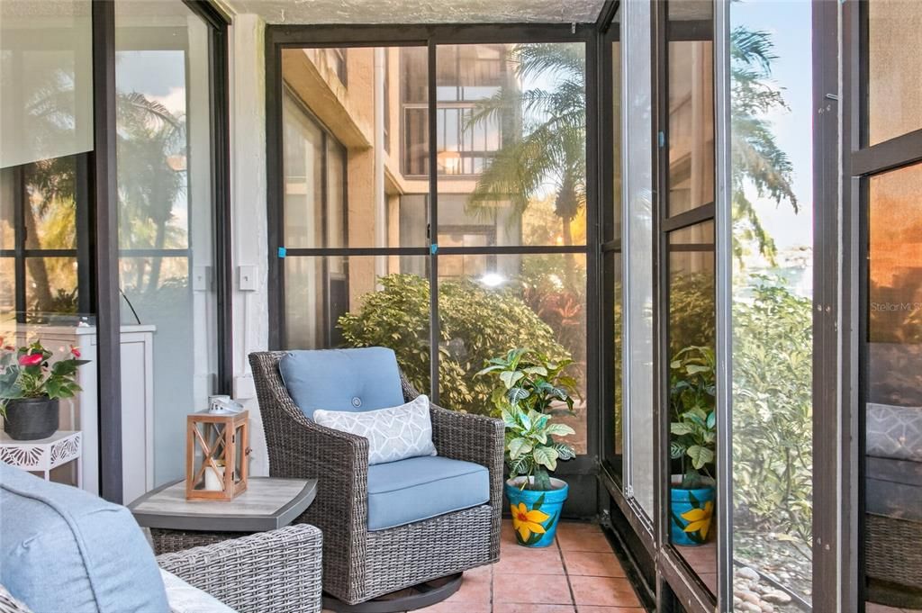 For Sale: $173,900 (2 beds, 2 baths, 940 Square Feet)