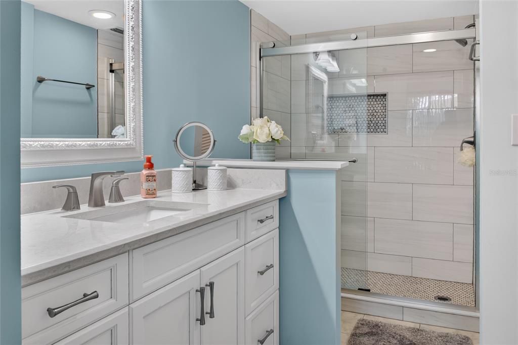 For Sale: $173,900 (2 beds, 2 baths, 940 Square Feet)