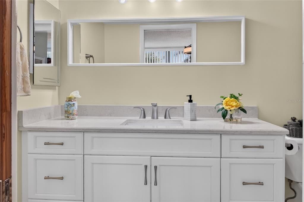 For Sale: $173,900 (2 beds, 2 baths, 940 Square Feet)
