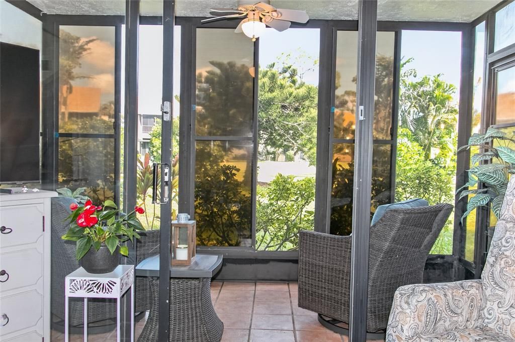 For Sale: $173,900 (2 beds, 2 baths, 940 Square Feet)