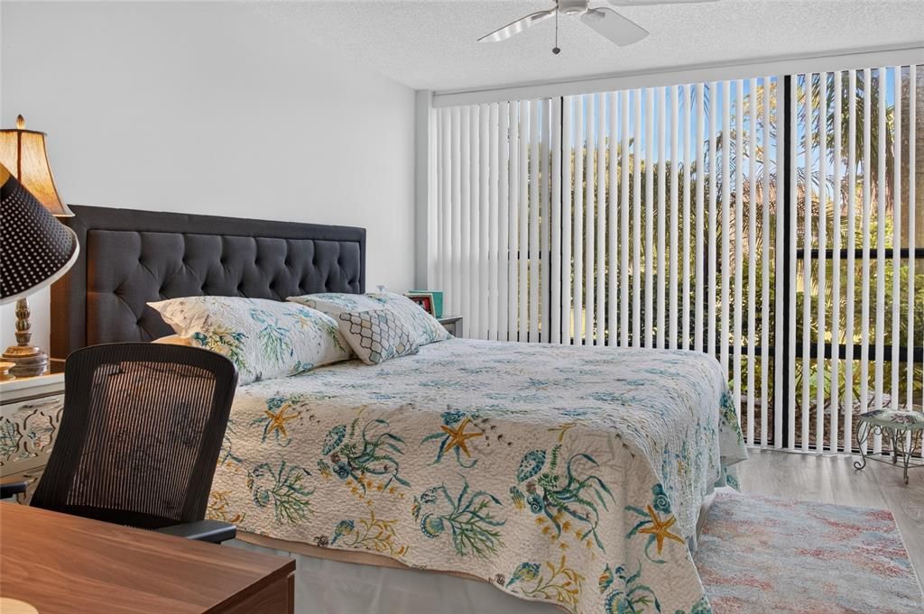 For Sale: $173,900 (2 beds, 2 baths, 940 Square Feet)