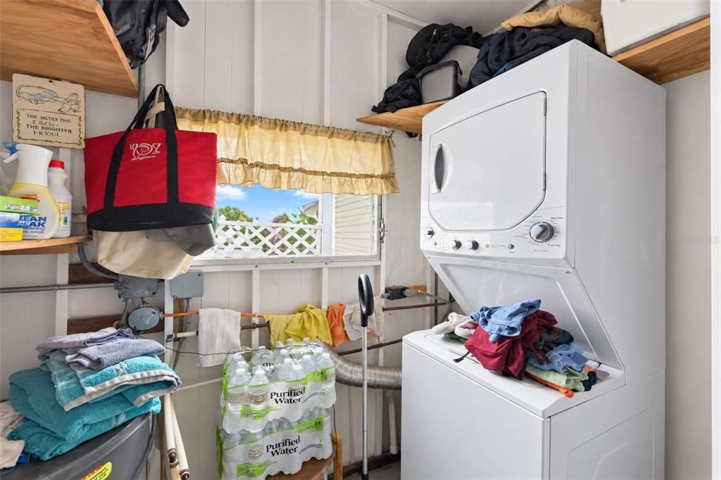 For Sale: $145,000 (2 beds, 1 baths, 731 Square Feet)