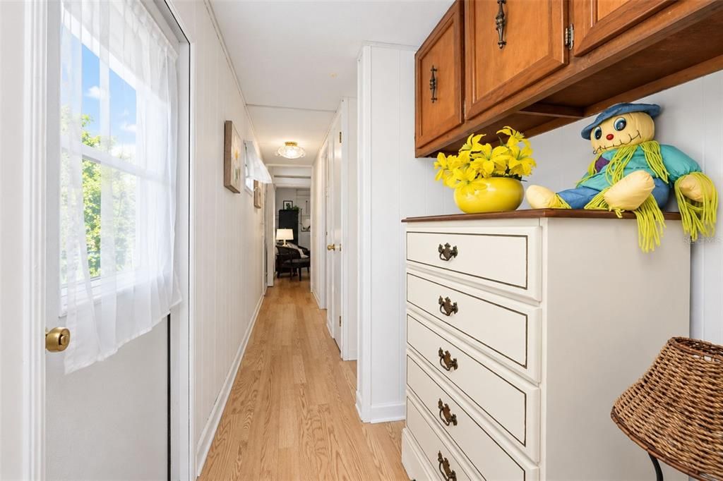 For Sale: $145,000 (2 beds, 1 baths, 731 Square Feet)