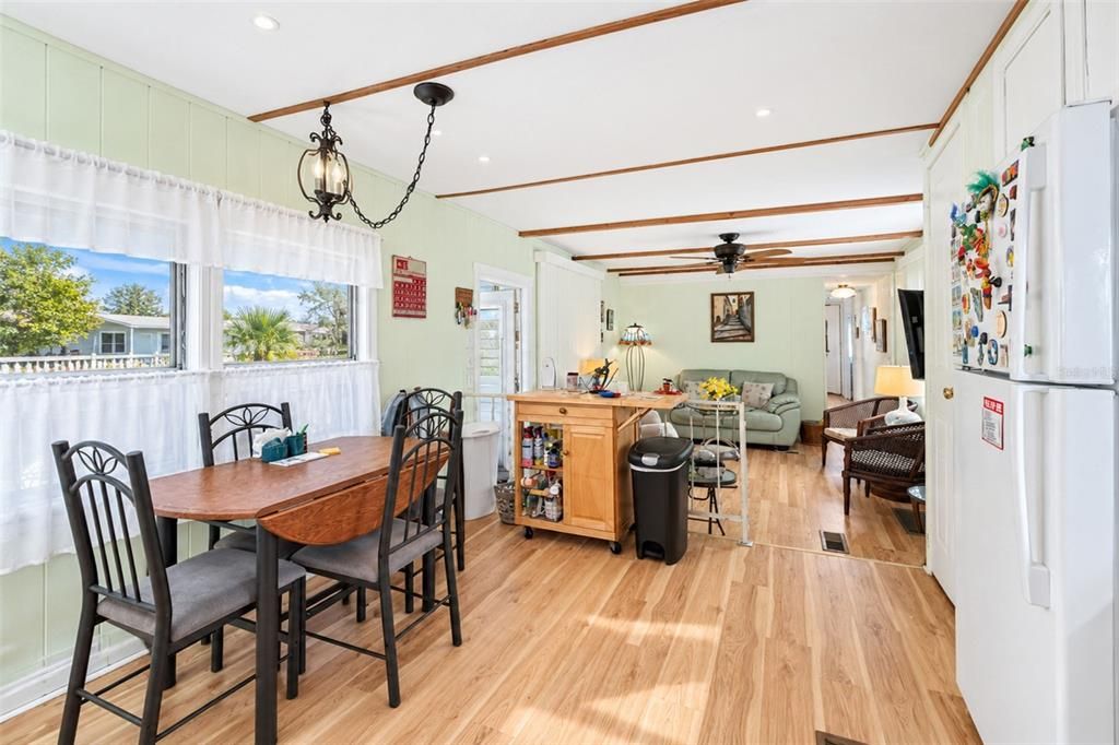 For Sale: $145,000 (2 beds, 1 baths, 731 Square Feet)