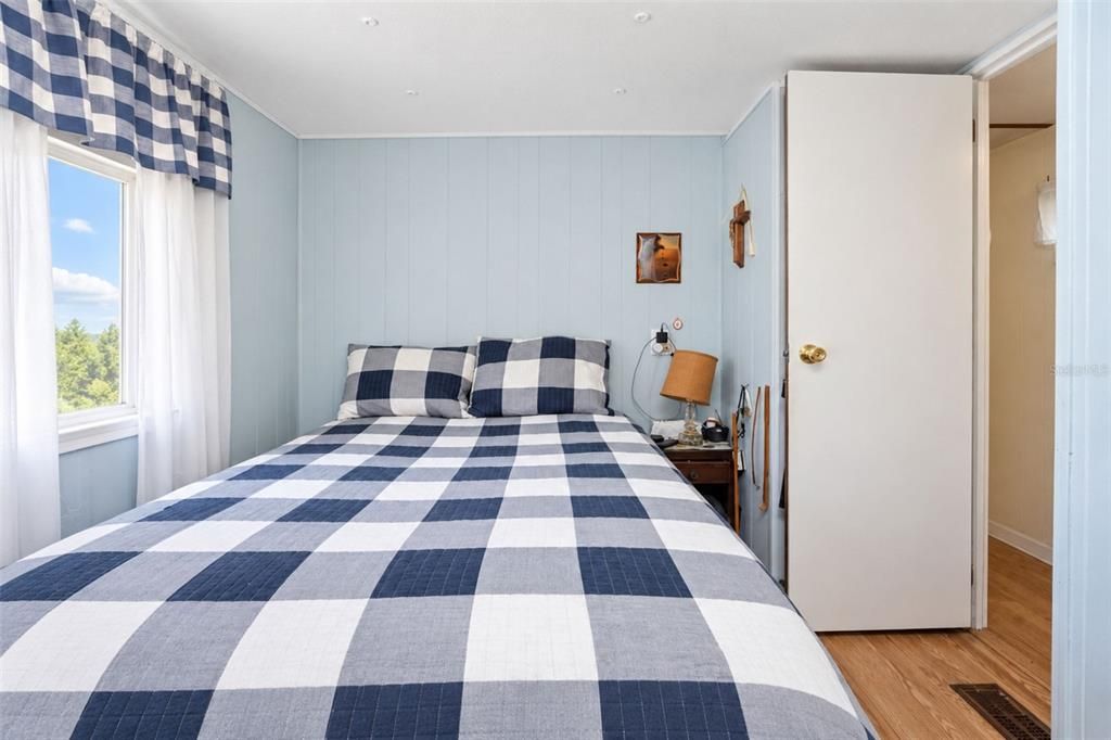 For Sale: $145,000 (2 beds, 1 baths, 731 Square Feet)