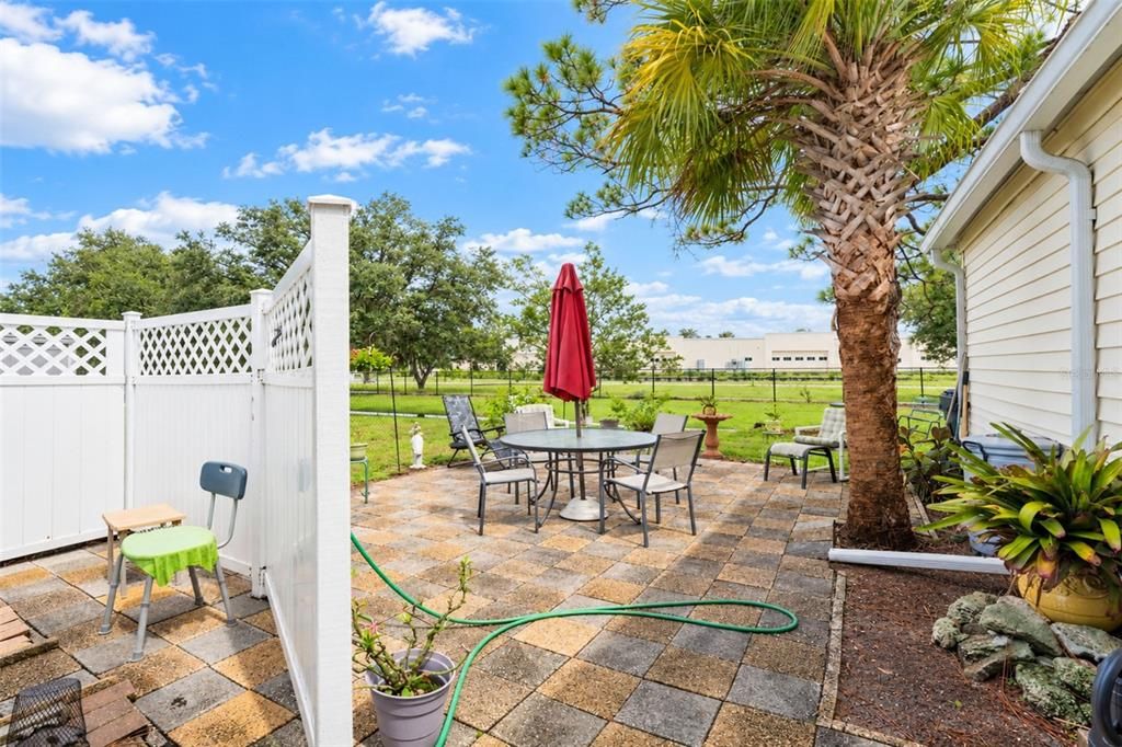 For Sale: $145,000 (2 beds, 1 baths, 731 Square Feet)