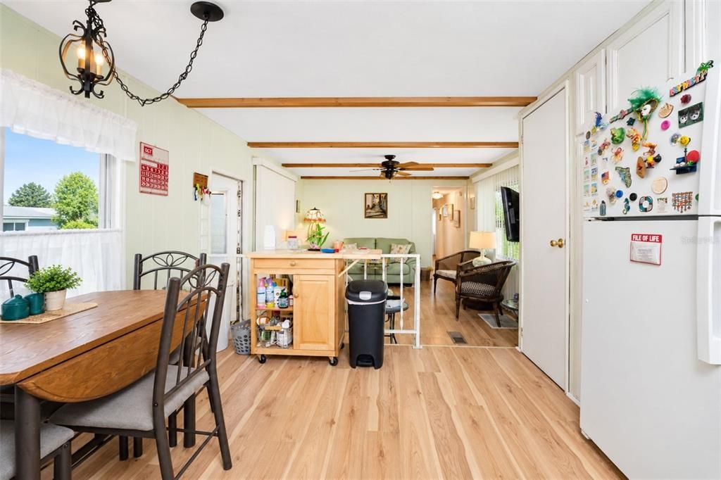 For Sale: $145,000 (2 beds, 1 baths, 731 Square Feet)