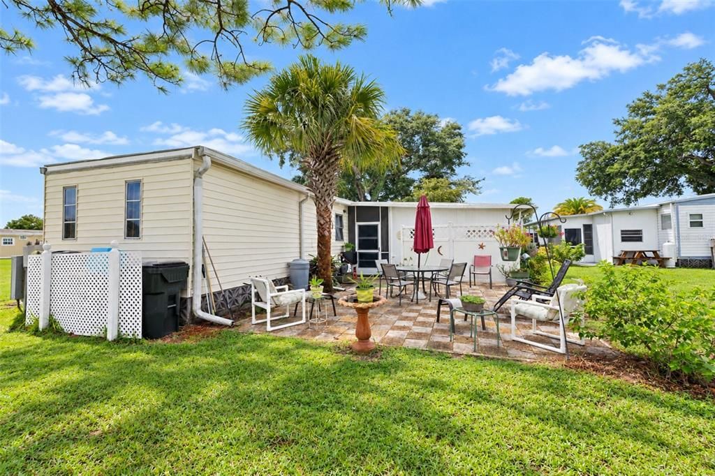 For Sale: $145,000 (2 beds, 1 baths, 731 Square Feet)