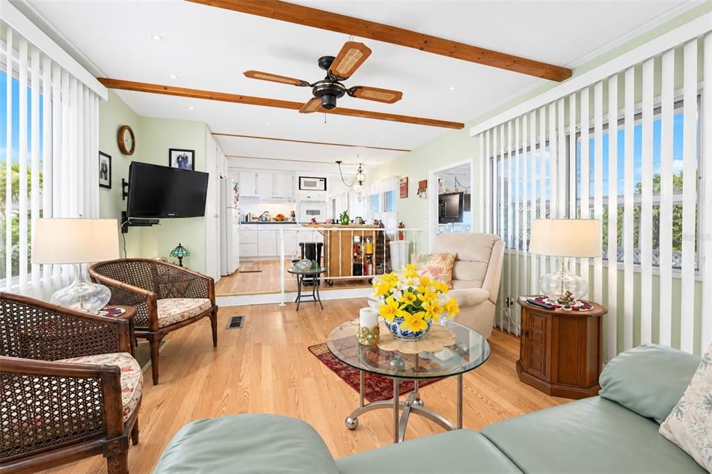 For Sale: $145,000 (2 beds, 1 baths, 731 Square Feet)