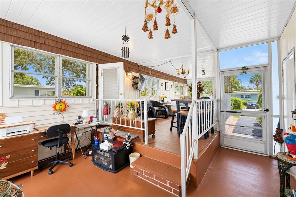 For Sale: $145,000 (2 beds, 1 baths, 731 Square Feet)