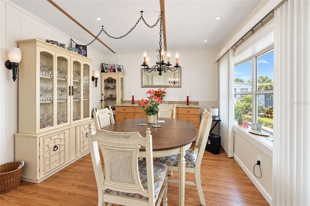 For Sale: $145,000 (2 beds, 1 baths, 731 Square Feet)