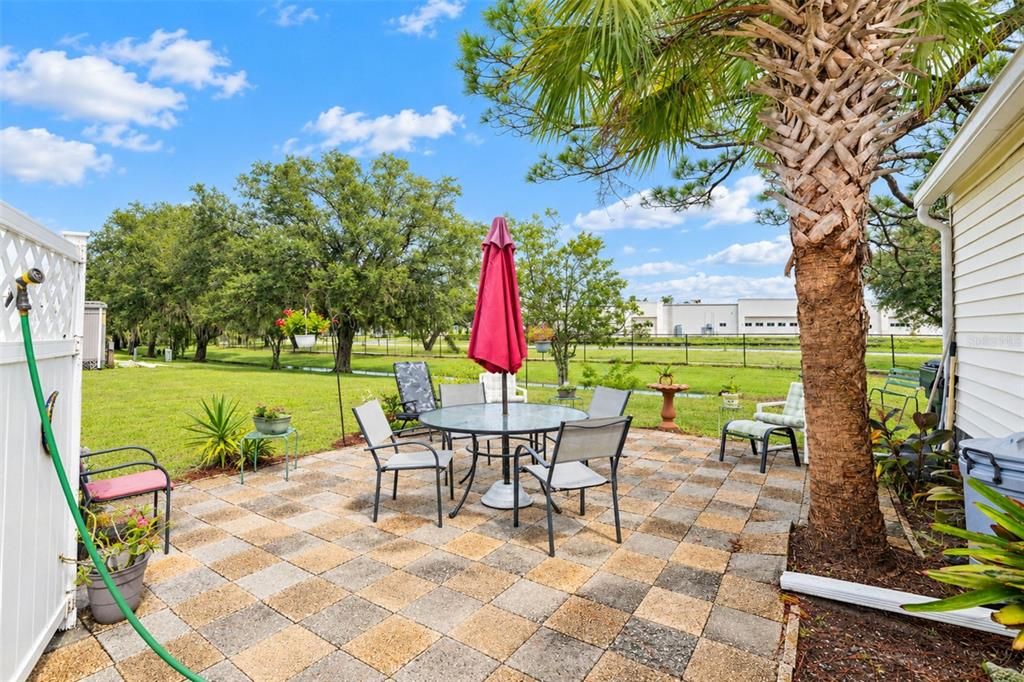 For Sale: $145,000 (2 beds, 1 baths, 731 Square Feet)