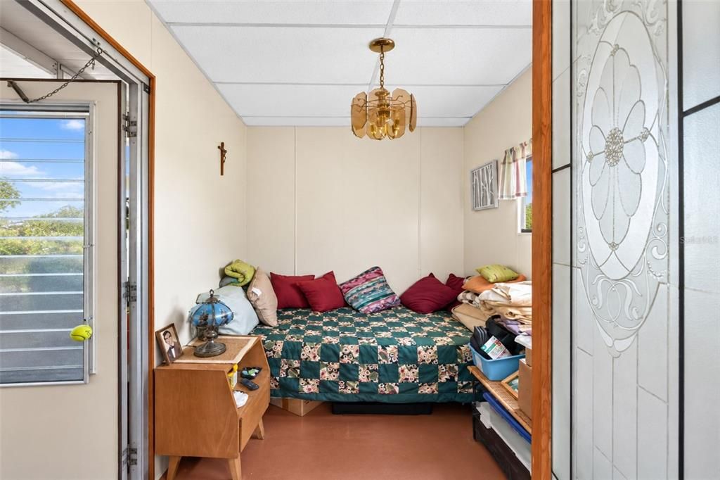 For Sale: $145,000 (2 beds, 1 baths, 731 Square Feet)