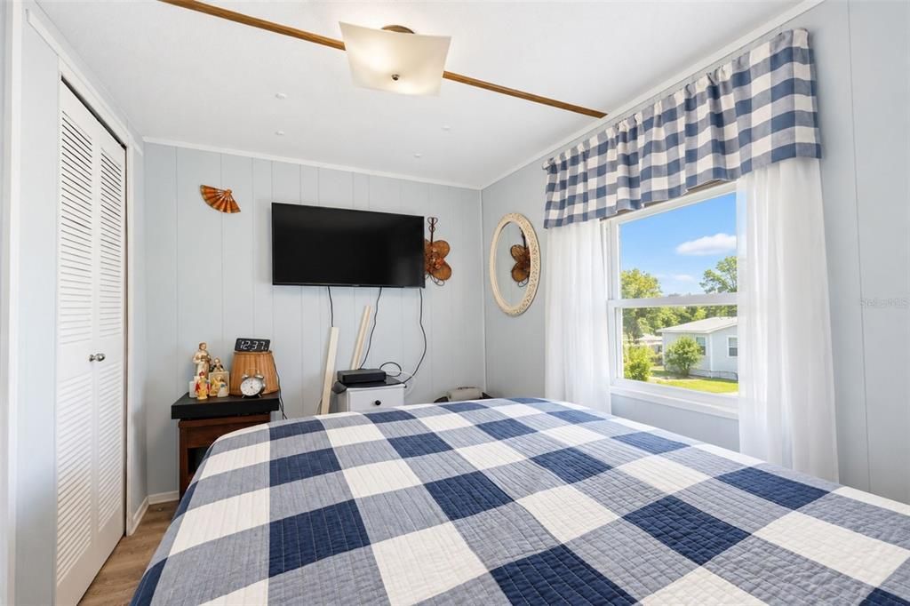 For Sale: $145,000 (2 beds, 1 baths, 731 Square Feet)