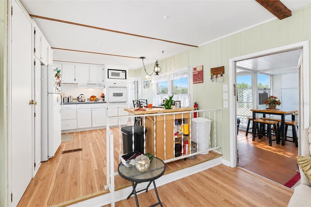 For Sale: $145,000 (2 beds, 1 baths, 731 Square Feet)