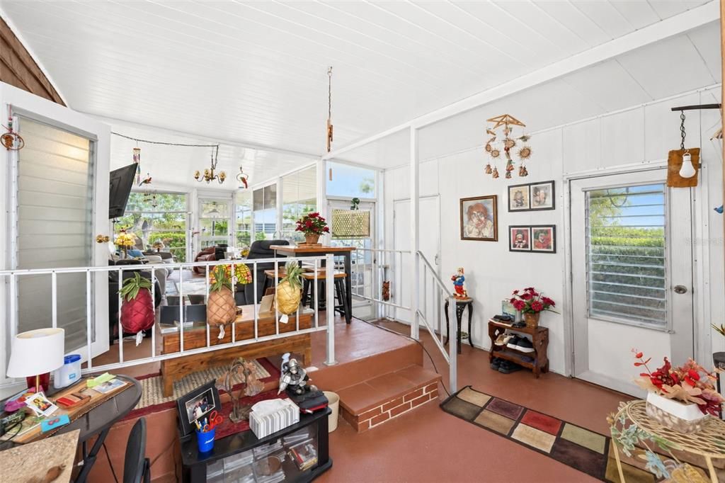 For Sale: $145,000 (2 beds, 1 baths, 731 Square Feet)