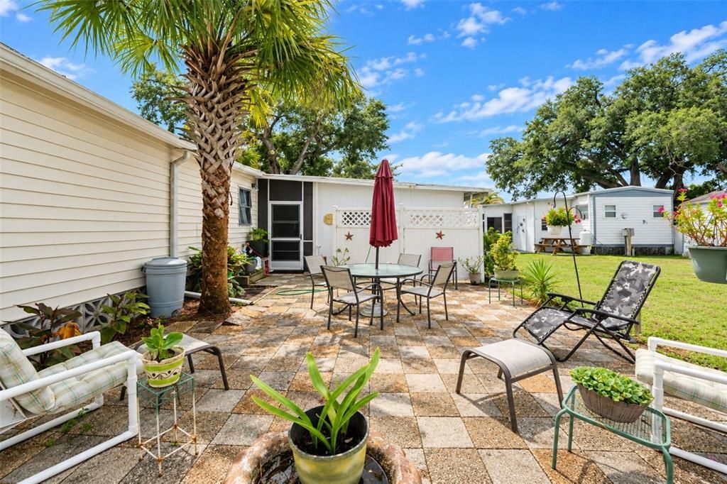 For Sale: $145,000 (2 beds, 1 baths, 731 Square Feet)
