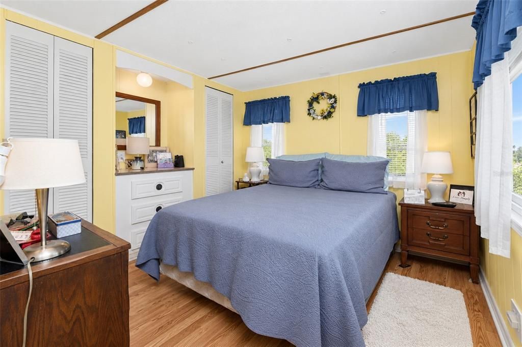 For Sale: $145,000 (2 beds, 1 baths, 731 Square Feet)