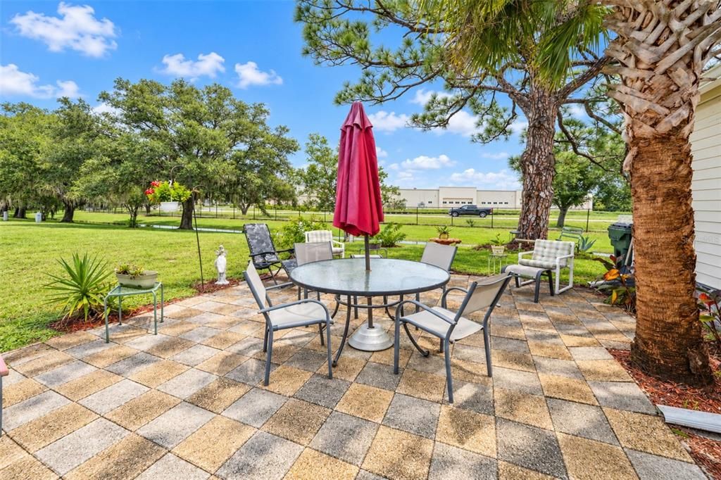 For Sale: $145,000 (2 beds, 1 baths, 731 Square Feet)