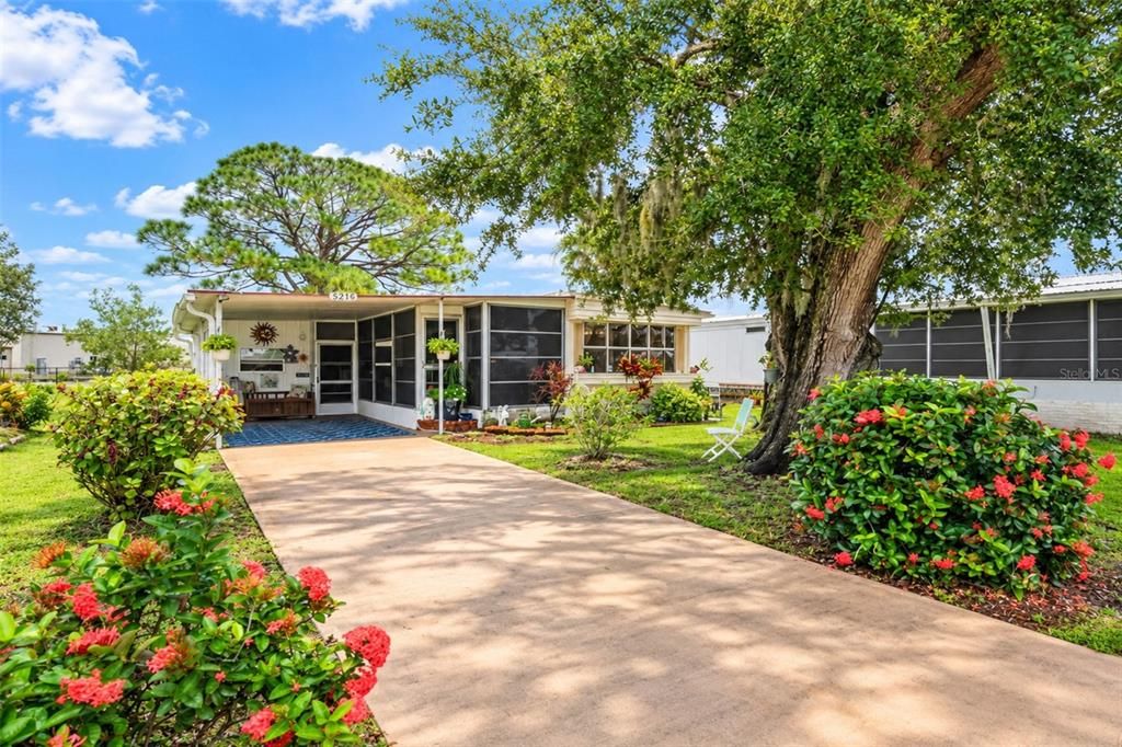 For Sale: $145,000 (2 beds, 1 baths, 731 Square Feet)