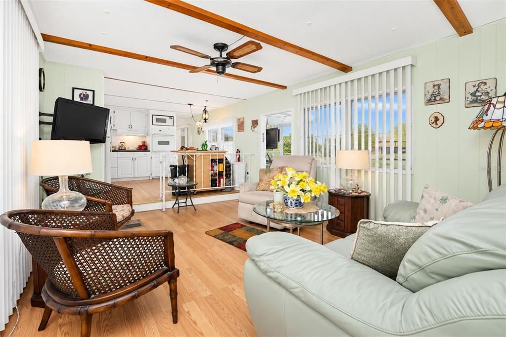 For Sale: $145,000 (2 beds, 1 baths, 731 Square Feet)