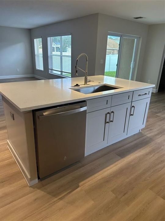 В аренду: $3,200 (3 спален, 2 ванн, 2919 Квадратных фут)