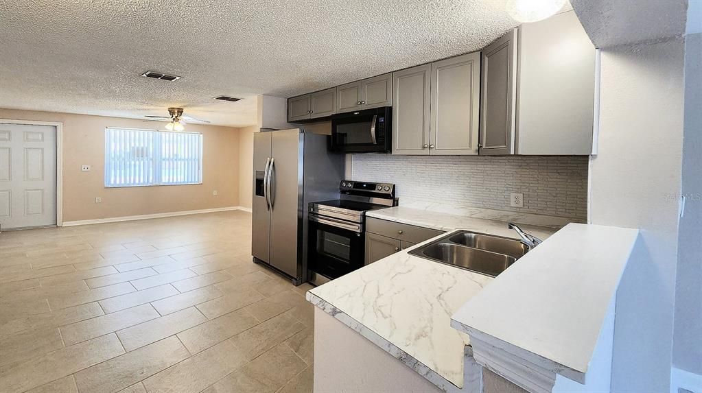 For Rent: $2,270 (3 beds, 2 baths, 1348 Square Feet)
