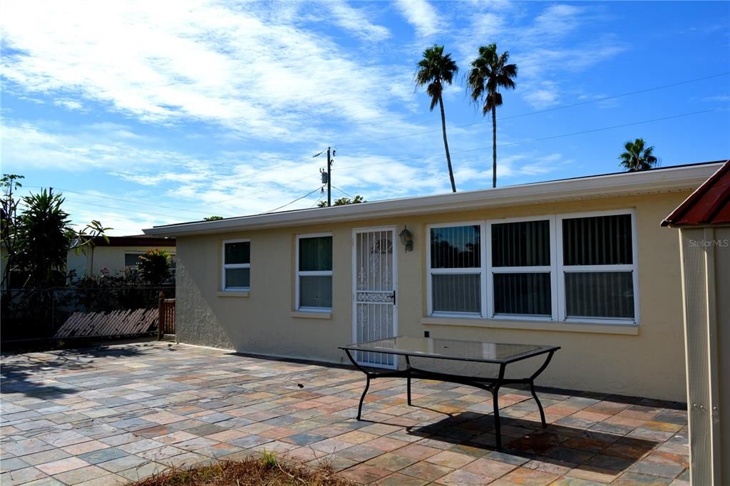 For Rent: $2,270 (3 beds, 2 baths, 1348 Square Feet)